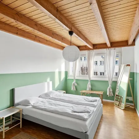 Cozy Close To The Center Of Forch Apartament