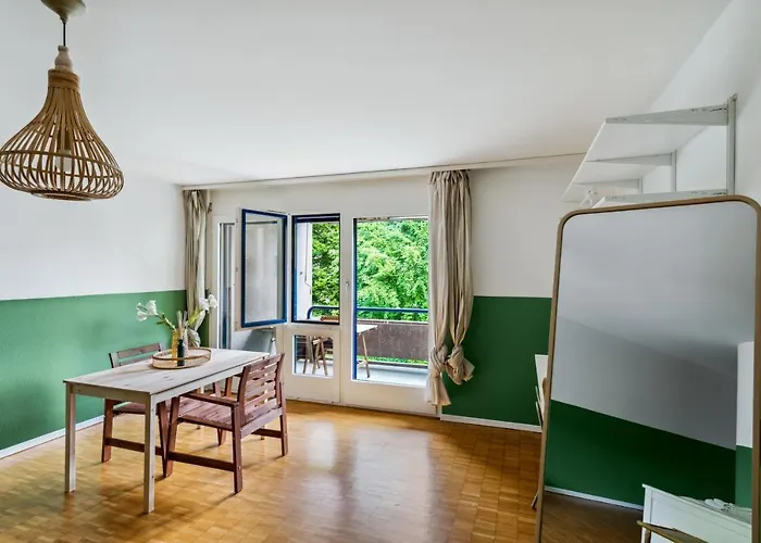 Cozy Close To The Center Of Forch Apartament *