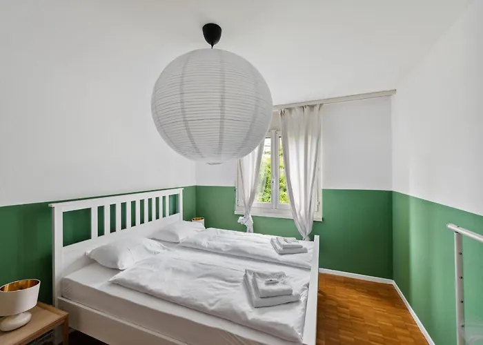 Cozy Close To The Center Of Forch Apartament *