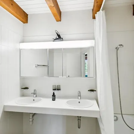 Cozy Close To The Center Of Forch アパート