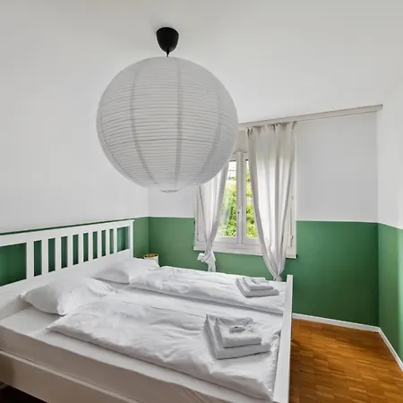 Cozy Close To The Center Of Forch アパート *