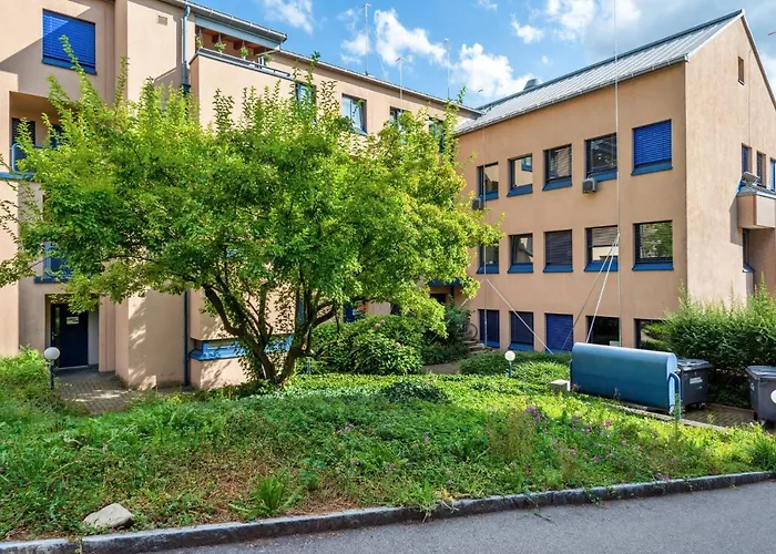 Cozy Close To The Center Of Forch *