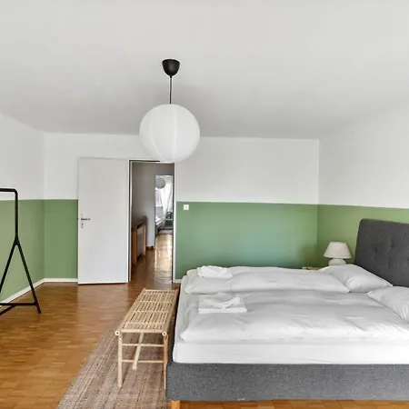 Cozy Close To The Center Of Forch Lägenhet